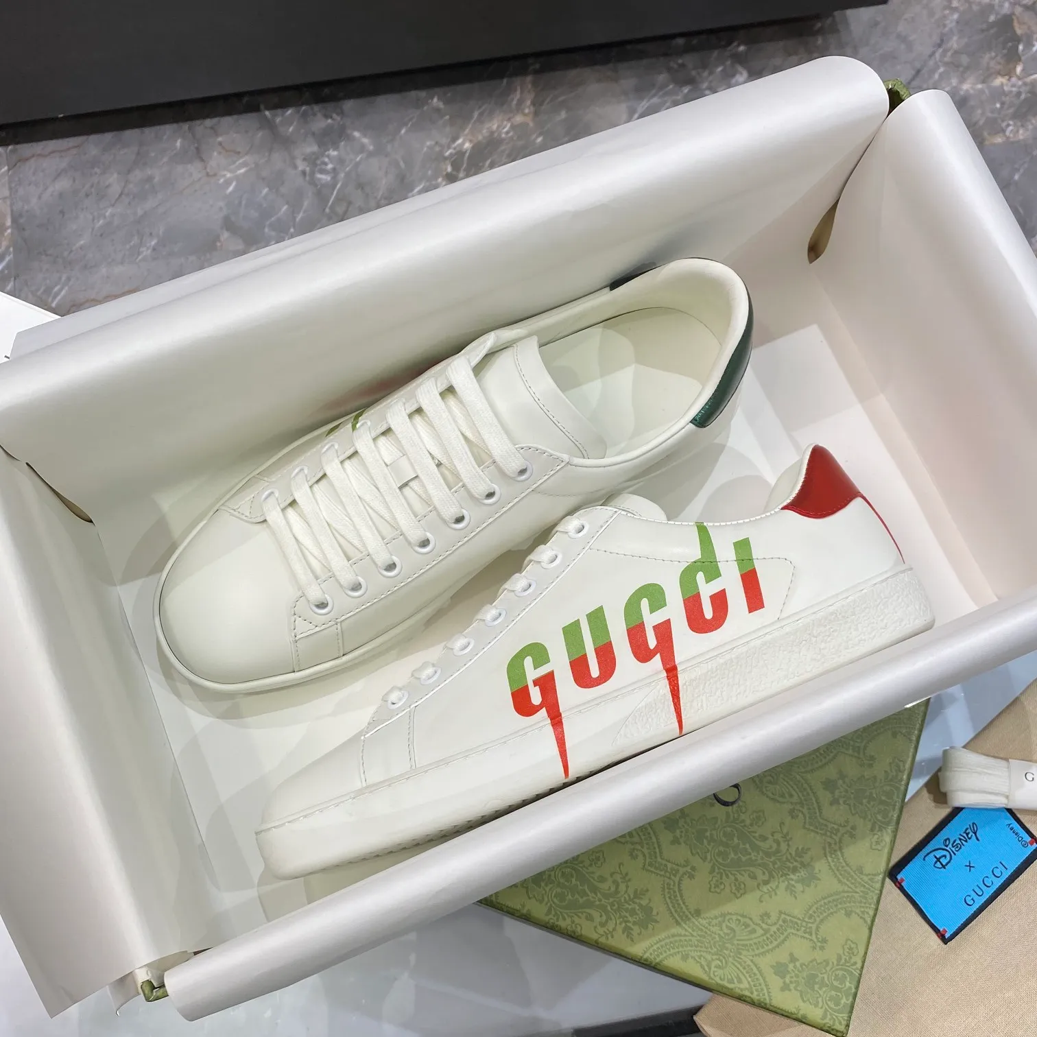 👟👟Ex-factory price 440👟👟 Men's size +10 Gucci's GG white shoes, the same style as Ni Ni, have been popular in recent years; new colors are constantly updated; stars, Internet celebrities, live broadcasts, etc. will definitely plant grass and call them. Classic fashion style, 5D drawing printing; electric embroidery surface, etc... Original customized cowhide color, first layer of cowhide inside, original outsole... Shiny color drawing/electric embroidery surface embellished on the side of the shoe body, package production process‼ Size: Female 35-40# Male 39-46#